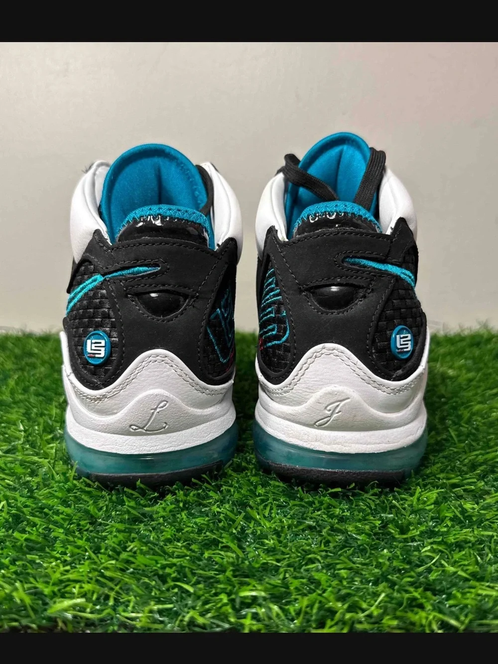 Nike Air Max LeBron 7 VII Retro QS Red Carpet 2019
